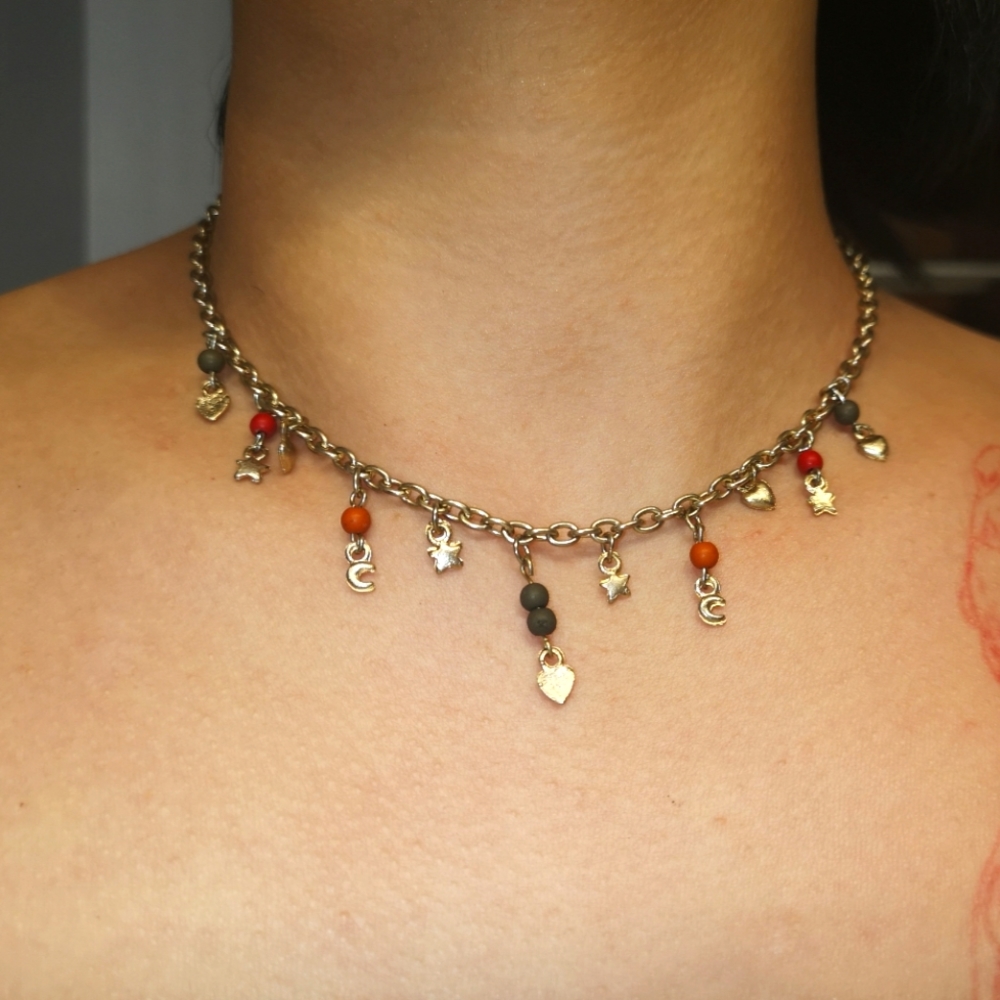 Gold coloured trinket necklace